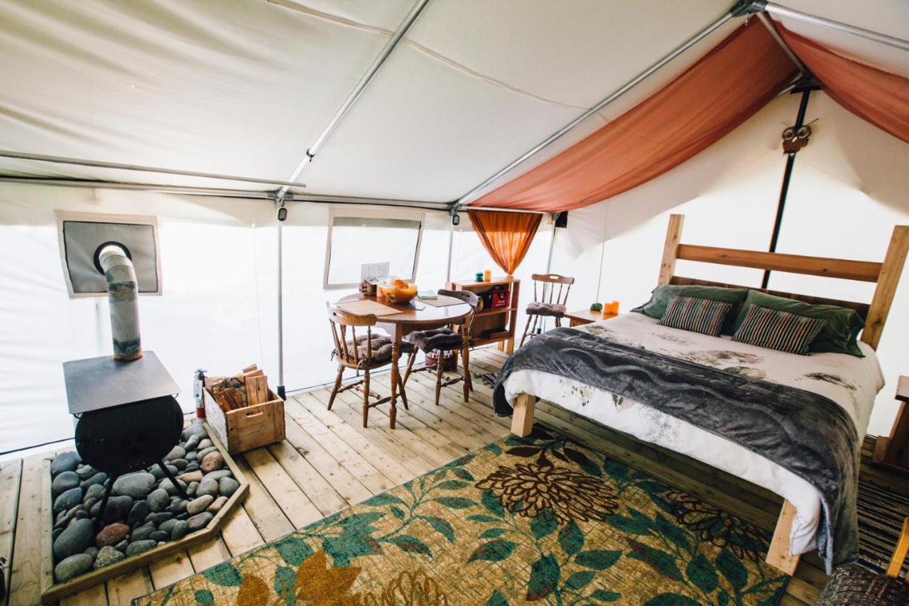 So Damn Lucky Glamping Hotel Ucluelet Exterior photo