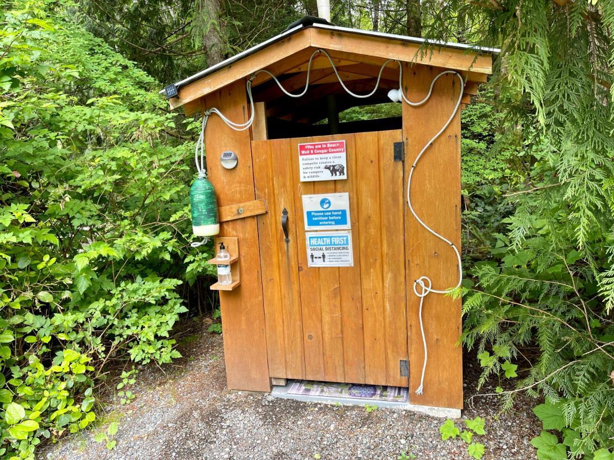 So Damn Lucky Glamping Hotel Ucluelet Exterior photo