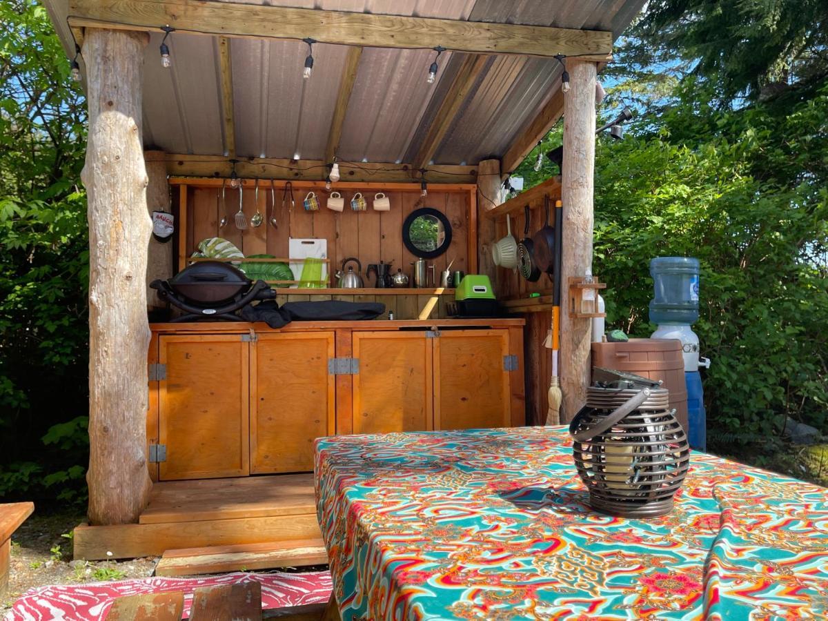 So Damn Lucky Glamping Hotel Ucluelet Exterior photo