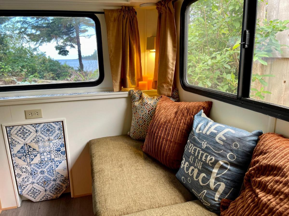 So Damn Lucky Glamping Hotel Ucluelet Exterior photo