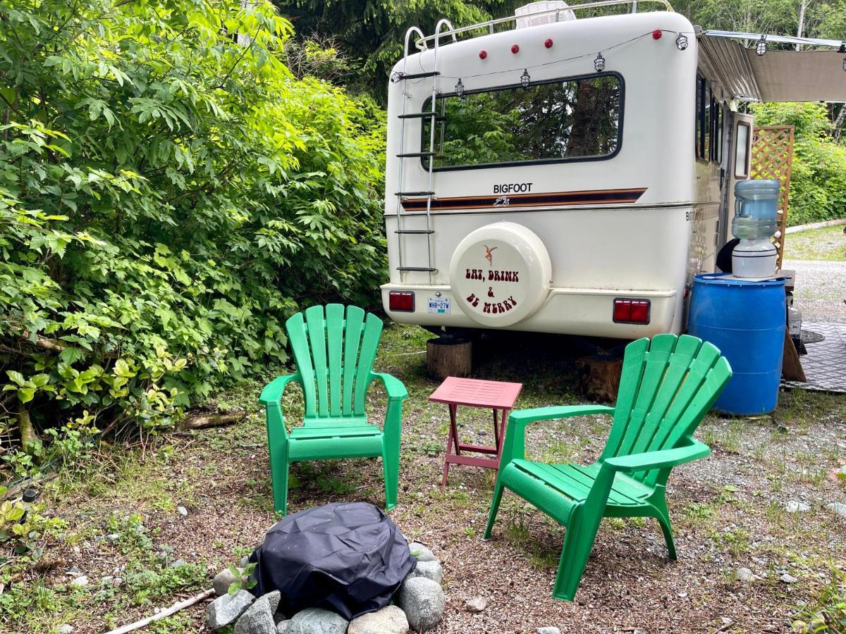 So Damn Lucky Glamping Hotel Ucluelet Exterior photo