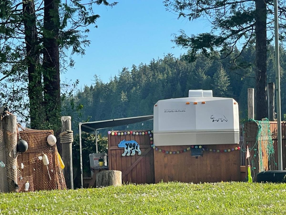 So Damn Lucky Glamping Hotel Ucluelet Exterior photo