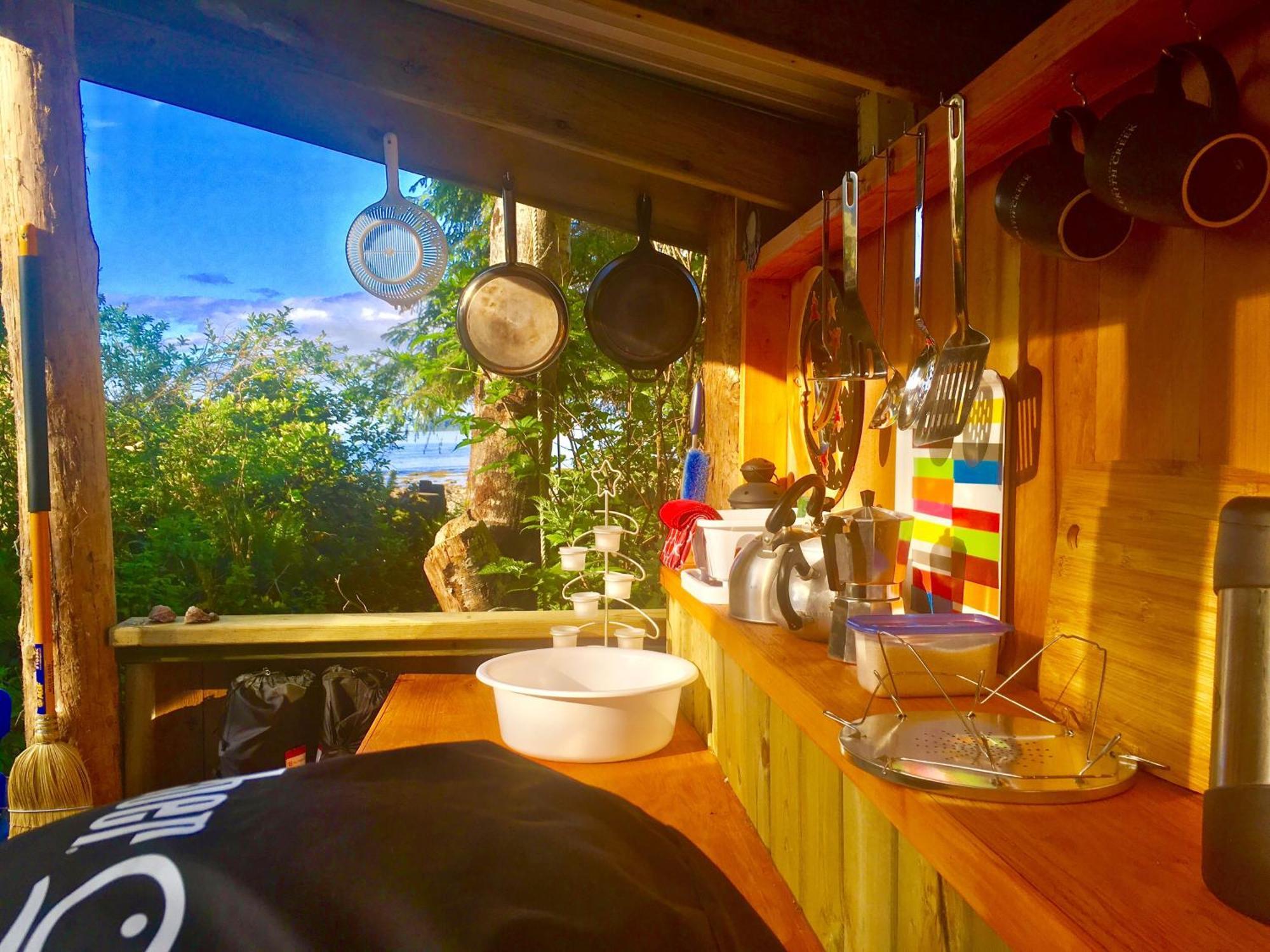 So Damn Lucky Glamping Hotel Ucluelet Exterior photo
